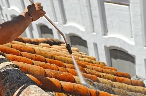Nettoyage de toitures - Saint-Bonnet-le-Château